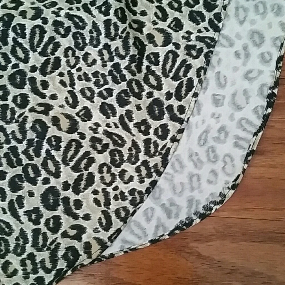 🔶️5 for $30🔶️ Leopard Sarong Wrap - Picture 2 of 2